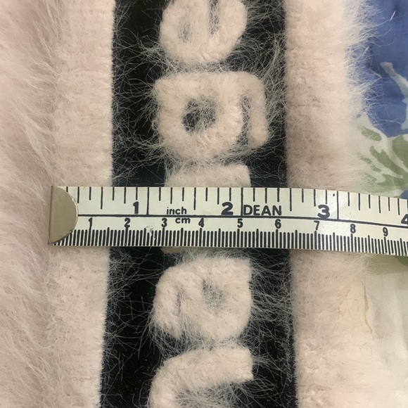 NWOT Extremely soft, pale pink fuzzy yarn cuff cap with CHANGE appliqué on cuff - Picture 7 of 8